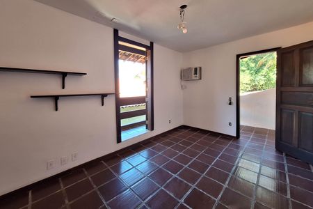 Casa à venda com 311m², 5 quartos e 3 vagas Casa à venda com 311m², 5 quartos e 3 vagasQuarto 2