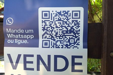 Casa à venda com 311m², 5 quartos e 3 vagas Casa à venda com 311m², 5 quartos e 3 vagasplaca
