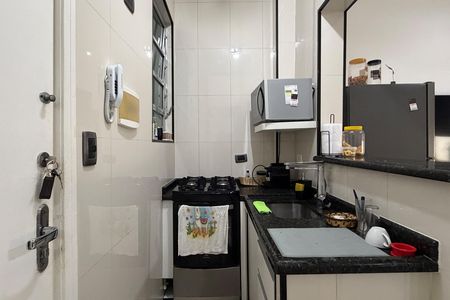 Cozinha de apartamento para alugar com 1 quarto, 40m² em Embaré, Santos