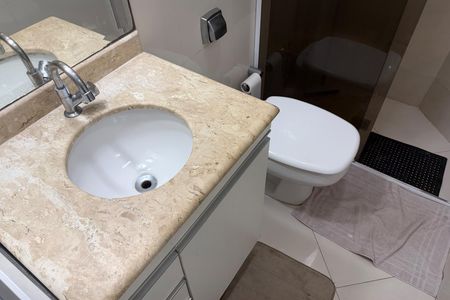 Banheiro de apartamento para alugar com 1 quarto, 40m² em Embaré, Santos
