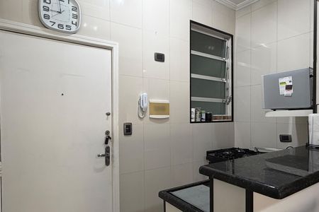 Cozinha de apartamento para alugar com 1 quarto, 40m² em Embaré, Santos