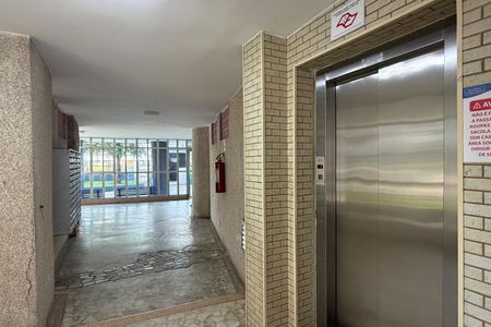 Área comum de apartamento para alugar com 1 quarto, 40m² em Embaré, Santos