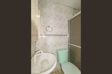 Banheiro de casa à venda com 2 quartos, 60m² em Guajuviras, Canoas