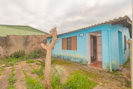 Fachada de casa à venda com 2 quartos, 60m² em Guajuviras, Canoas