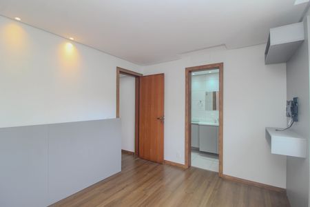 Apartamento à venda com 83m², 3 quartos e 2 vagas Apartamento à venda com 83m², 3 quartos e 2 vagasSuite
