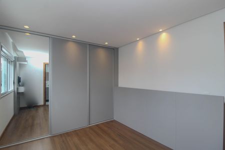 Apartamento à venda com 83m², 3 quartos e 2 vagas Apartamento à venda com 83m², 3 quartos e 2 vagasSuite