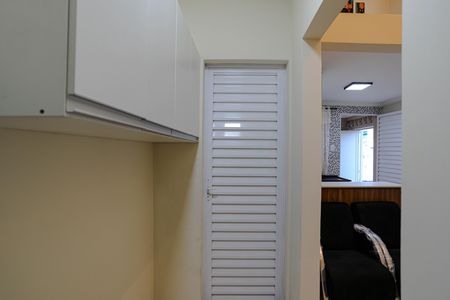 Corredor de kitnet/studio para alugar com 1 quarto, 30m² em Vila Mogi Moderno, Mogi das Cruzes