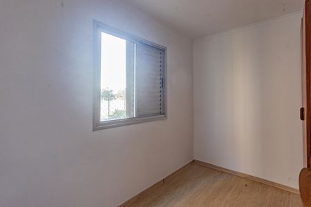 Quarto 2 de apartamento para alugar com 2 quartos, 48m² em Vila Liviero, São Paulo