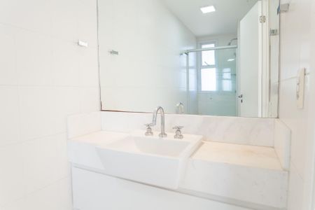 Banheiro suite 2 de apartamento para alugar com 3 quartos, 154m² em Vila da Serra, Nova Lima
