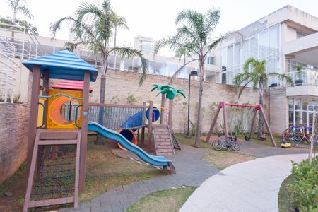 Apartamento para alugar com 154m², 3 quartos e 3 vagas Apartamento para alugar com 154m², 3 quartos e 3 vagasÁrea comum - Playground