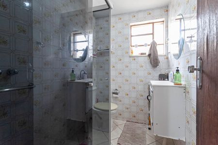 Casa à venda com 200m², 5 quartos e 2 vagas Casa à venda com 200m², 5 quartos e 2 vagasBanheiro social 1