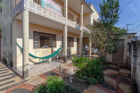 Casa à venda com 200m², 5 quartos e 2 vagas Casa à venda com 200m², 5 quartos e 2 vagasEntrada