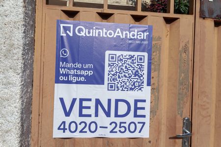 Casa à venda com 200m², 5 quartos e 2 vagas Casa à venda com 200m², 5 quartos e 2 vagasFachada