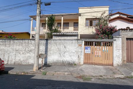 Fachada de casa à venda com 5 quartos, 200m² em Coqueiros, Belo Horizonte