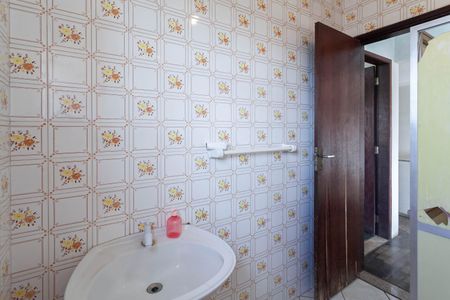 Casa à venda com 200m², 5 quartos e 2 vagas Casa à venda com 200m², 5 quartos e 2 vagasBanheiro social 2