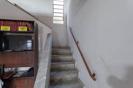 Escada de casa à venda com 5 quartos, 200m² em Coqueiros, Belo Horizonte