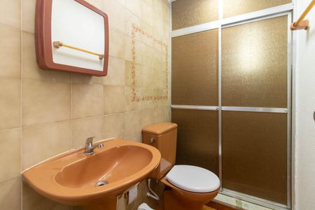 Banheiro de apartamento para alugar com 1 quarto, 45m² em Partenon, Porto Alegre