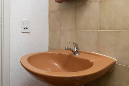 Banheiro de apartamento para alugar com 1 quarto, 45m² em Partenon, Porto Alegre