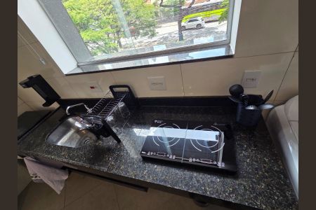 Cozinha de casa de condomínio para alugar com 1 quarto, 30m² em Barro Preto, Belo Horizonte