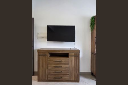 Sala de casa de condomínio para alugar com 1 quarto, 30m² em Barro Preto, Belo Horizonte