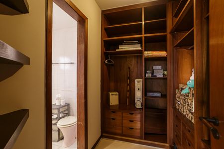 Apartamento para alugar com 174m², 4 quartos e 3 vagas Apartamento para alugar com 174m², 4 quartos e 3 vagasCloset da Suíte 2