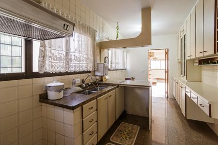 Apartamento para alugar com 174m², 4 quartos e 3 vagas Apartamento para alugar com 174m², 4 quartos e 3 vagasCozinha
