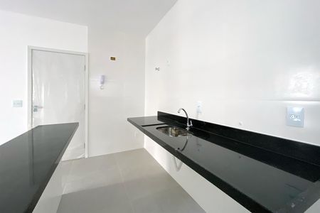 Cozinha de apartamento à venda com 2 quartos, 50m² em Buritis, Belo Horizonte