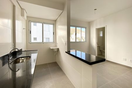 Cozinha de apartamento à venda com 1 quarto, 35m² em Buritis, Belo Horizonte