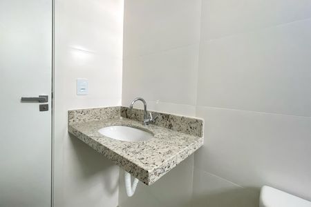 Banheiro da Semi suite de apartamento à venda com 1 quarto, 35m² em Buritis, Belo Horizonte