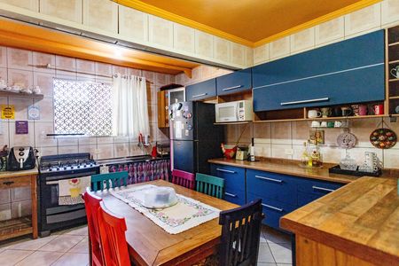 Cozinha  de casa à venda com 3 quartos, 290m² em Taboão, Diadema