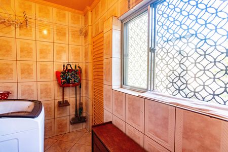 Área de serviço  de casa à venda com 3 quartos, 290m² em Taboão, Diadema