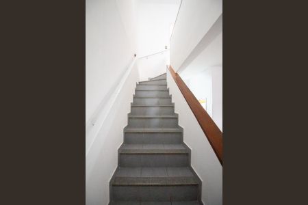 Escada de casa à venda com 3 quartos, 180m² em Santa Branca, Belo Horizonte