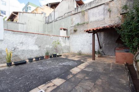 Quintal de casa à venda com 3 quartos, 180m² em Santa Branca, Belo Horizonte