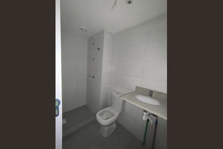 Banheiro social de apartamento à venda com 2 quartos, 51m² em Jardim Sabará, Porto Alegre