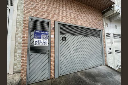 Casa à venda com 206m², 2 quartos e 1 vaga Casa à venda com 206m², 2 quartos e 1 vagaFachada