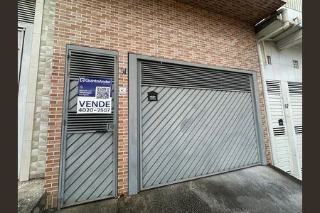 Casa à venda com 206m², 2 quartos e 1 vaga Casa à venda com 206m², 2 quartos e 1 vagaFachada