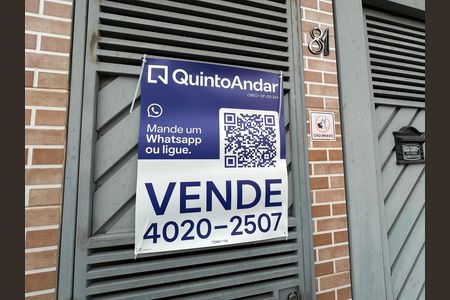 Casa à venda com 206m², 2 quartos e 1 vaga Casa à venda com 206m², 2 quartos e 1 vagaFachada