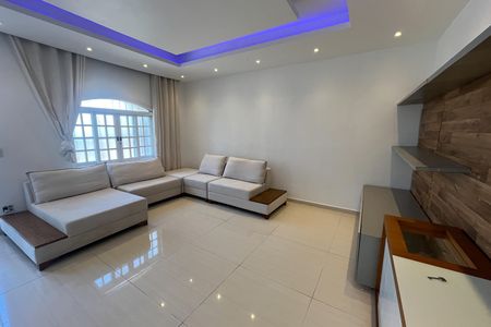 Casa para alugar com 220m², 3 quartos e 2 vagas Casa para alugar com 220m², 3 quartos e 2 vagasSala