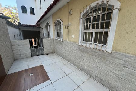 Quintal de casa para alugar com 3 quartos, 220m² em Jardim Guanabara, Rio de Janeiro