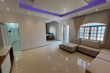 Casa para alugar com 220m², 3 quartos e 2 vagas Casa para alugar com 220m², 3 quartos e 2 vagasSala