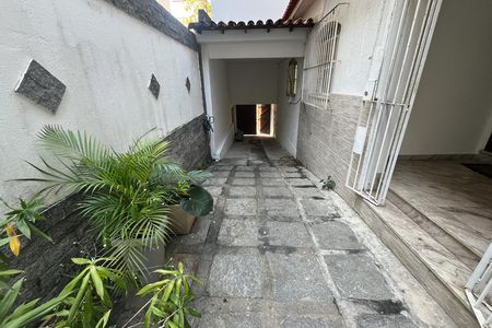 Garagem de casa para alugar com 3 quartos, 220m² em Jardim Guanabara, Rio de Janeiro