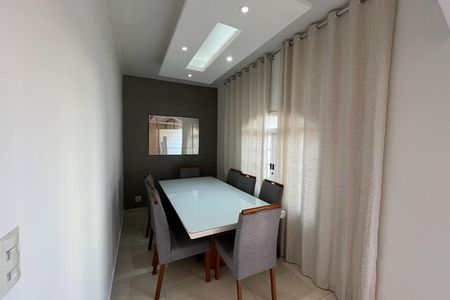Casa para alugar com 220m², 3 quartos e 2 vagas Casa para alugar com 220m², 3 quartos e 2 vagasSala