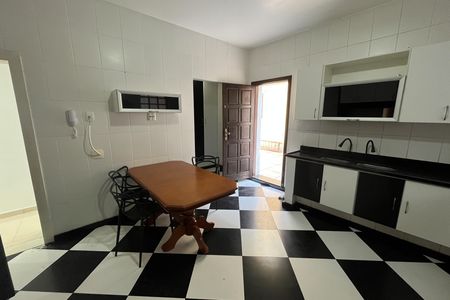Casa para alugar com 220m², 3 quartos e 2 vagas Casa para alugar com 220m², 3 quartos e 2 vagasCozinha