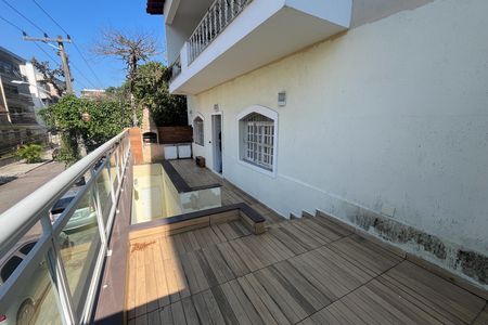 Casa para alugar com 220m², 3 quartos e 2 vagas Casa para alugar com 220m², 3 quartos e 2 vagasVaranda da frente