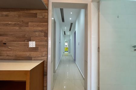 Corredor de casa para alugar com 3 quartos, 220m² em Jardim Guanabara, Rio de Janeiro