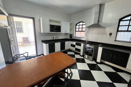Casa para alugar com 220m², 3 quartos e 2 vagas Casa para alugar com 220m², 3 quartos e 2 vagasCozinha