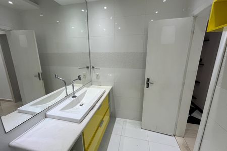 Casa para alugar com 220m², 3 quartos e 2 vagas Casa para alugar com 220m², 3 quartos e 2 vagasBanheiro 2
