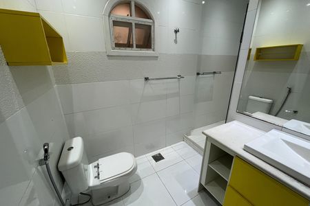Casa para alugar com 220m², 3 quartos e 2 vagas Casa para alugar com 220m², 3 quartos e 2 vagasBanheiro 2