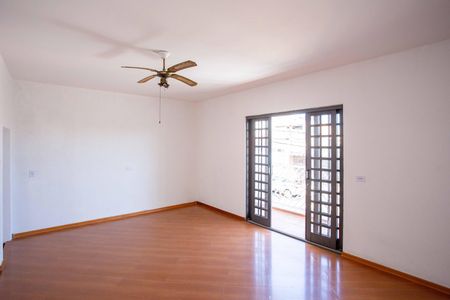 Casa para alugar com 198m², 3 quartos e 2 vagasSala de TV