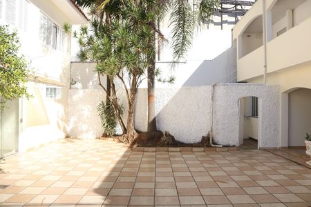 Quintal de casa para alugar com 8 quartos, 387m² em Alto da Lapa, São Paulo
